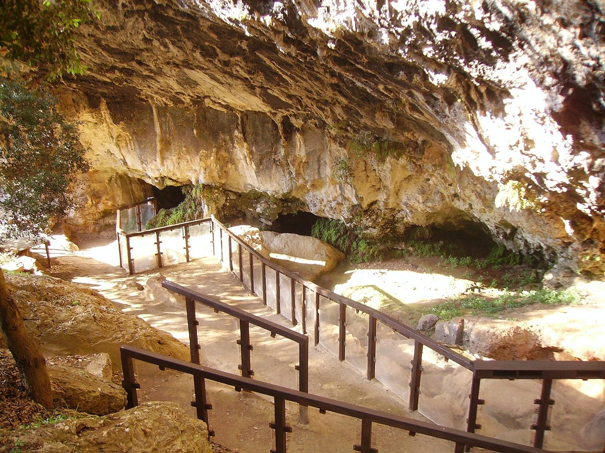 Romito Cave — Italy
