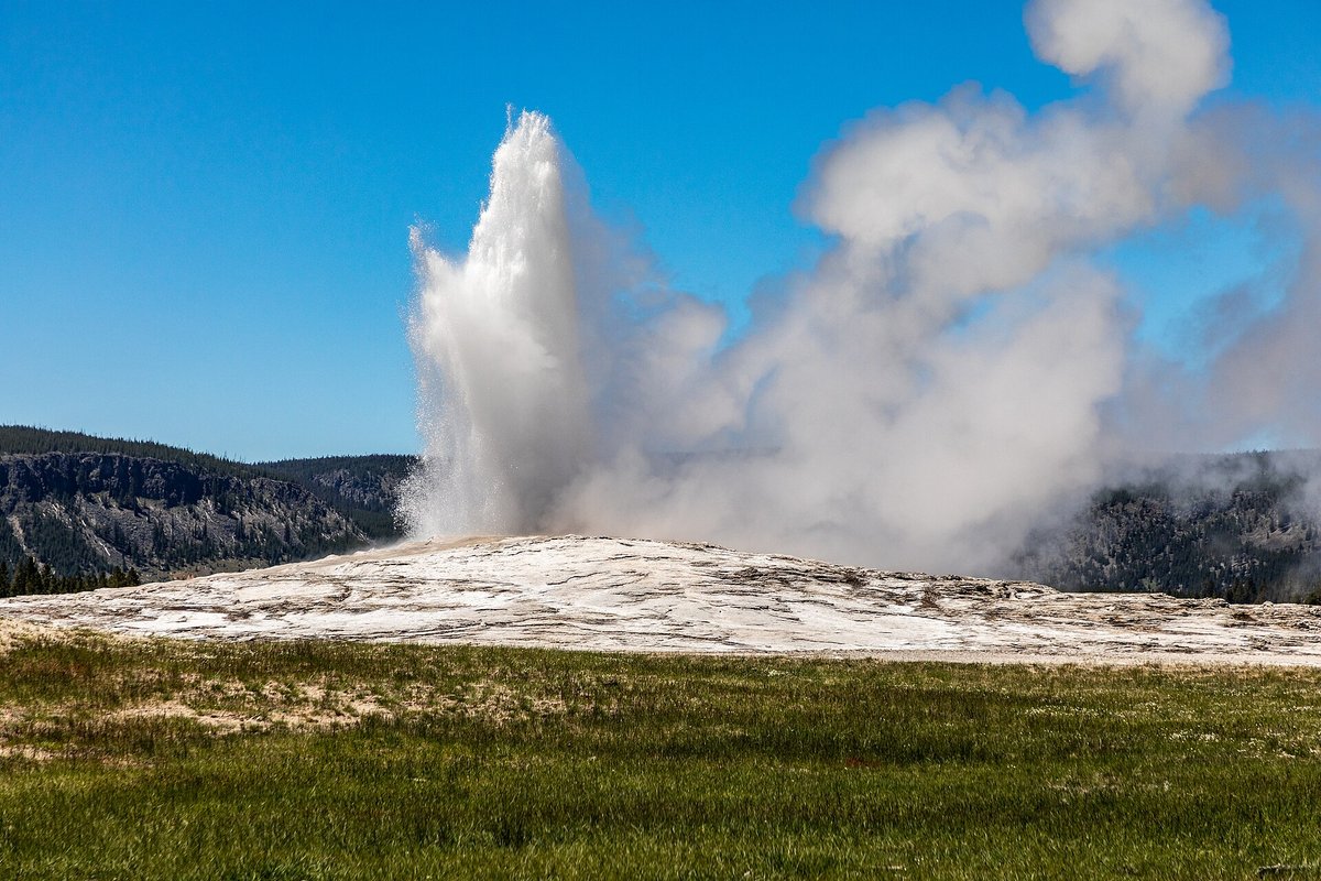 Old Faithful & Upper Geyser Basin Season — Yellowstone