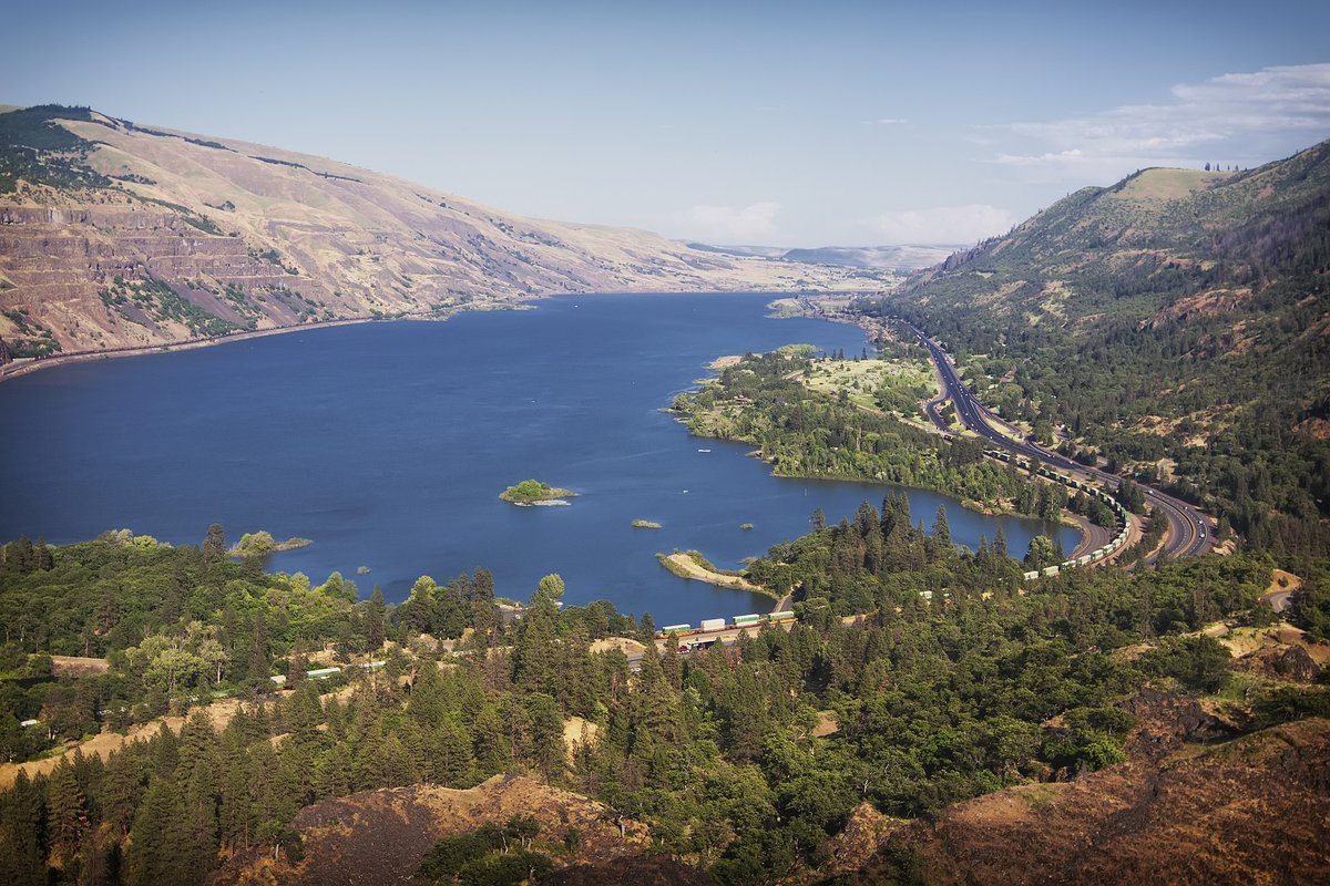 Columbia River Gorge Autumn Colour — Oregon USA
